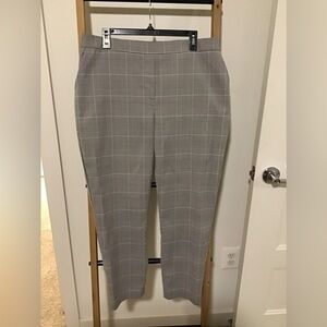 ONE | Size L | Stretchy and elastic in the back.